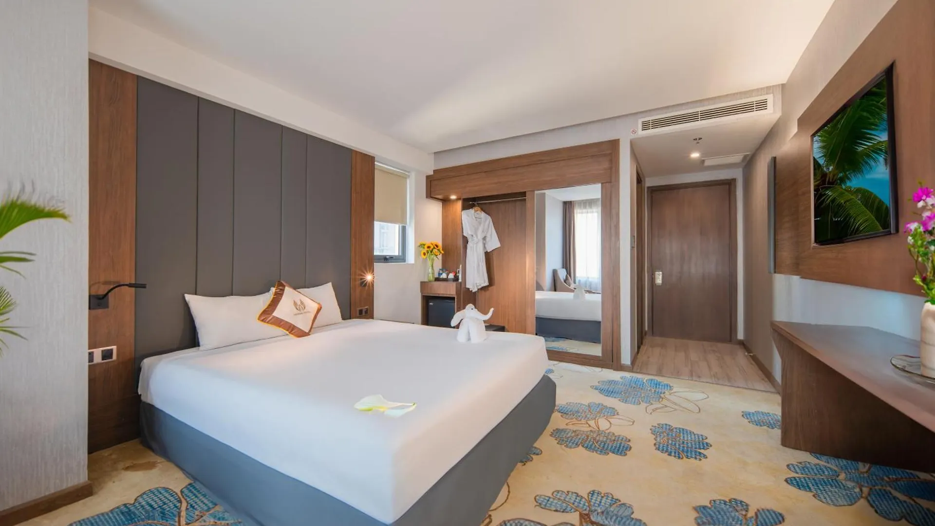 Vesna Hotel Nha Trang 5*,
